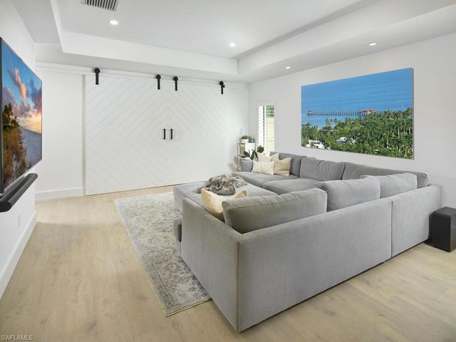 1080 13th ST N, Naples, FL 34102