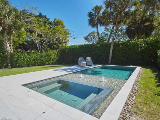 1080 13th ST N, Naples, FL 34102