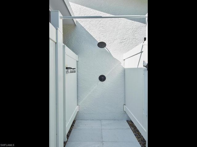 1080 13th ST N, Naples, FL 34102