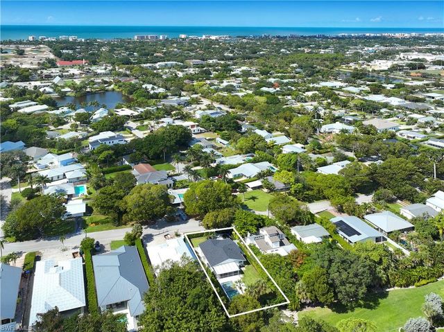 1080 13th ST N, Naples, FL 34102