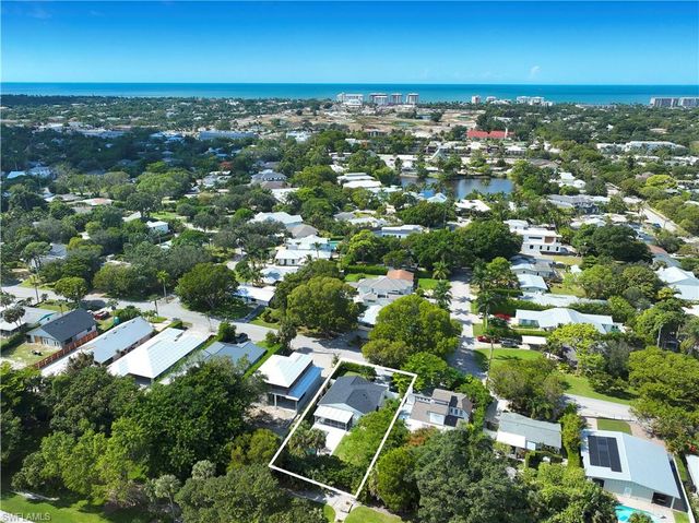 1080 13th ST N, Naples, FL 34102