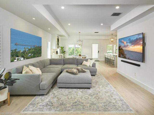 1080 13th ST N, Naples, FL 34102