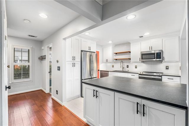 2751 Farmstead SE Road, Smyrna, GA 30080