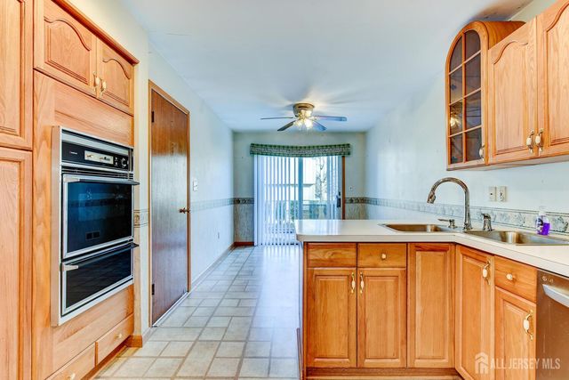 28 Chipper Drive, South Brunswick, NJ 08824