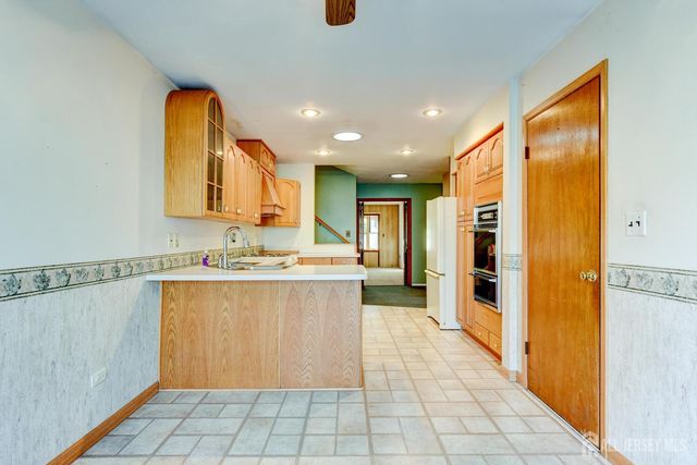 28 Chipper Drive, South Brunswick, NJ 08824