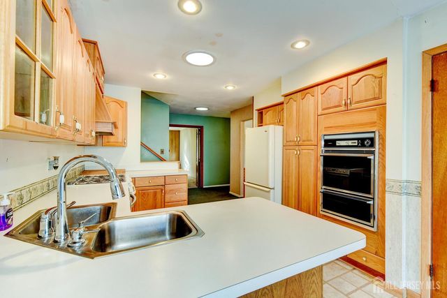 28 Chipper Drive, South Brunswick, NJ 08824