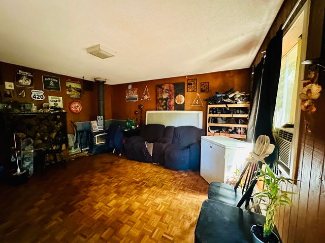 176 Rusk Lane, Redway, CA 95560