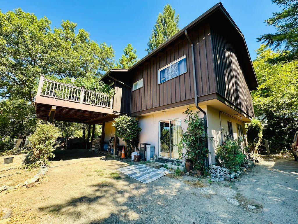 176 Rusk Lane, Redway, CA 95560