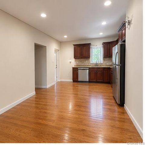 18 Elizabeth Court, Hempstead, NY 11550