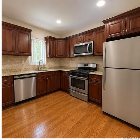 18 Elizabeth Court, Hempstead, NY 11550