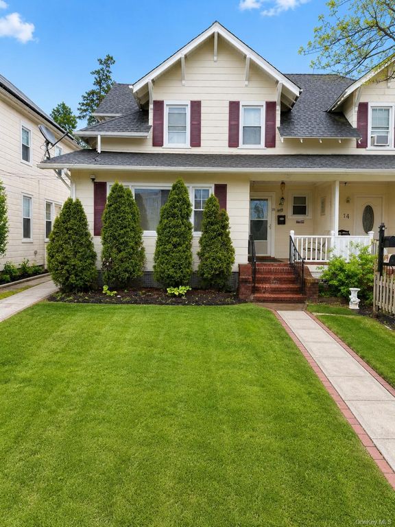 18 Elizabeth Court, Hempstead, NY 11550
