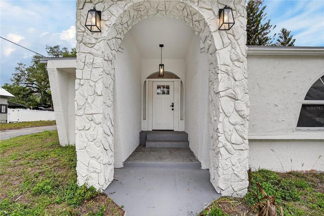 800 N CHURCH AVENUE, Mulberry, FL 33860