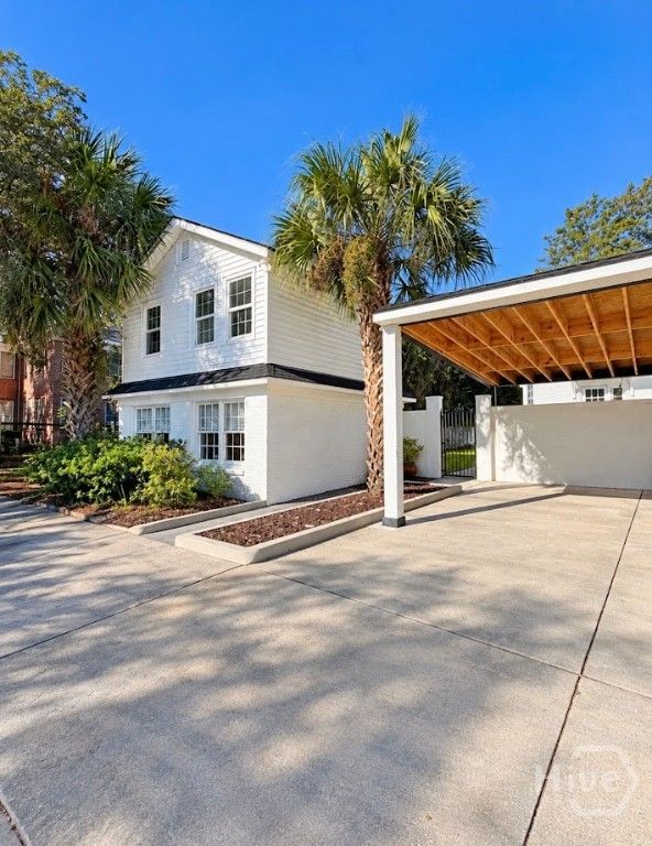 Image 1 of property listing at 405 Washington Avenue, Savannah, GA 31405