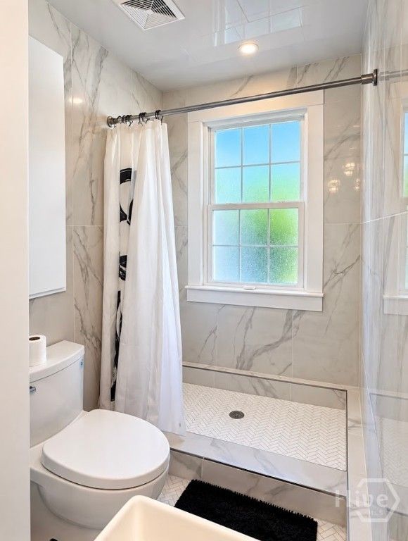 Image 16 of property listing at 405 Washington Avenue, Savannah, GA 31405