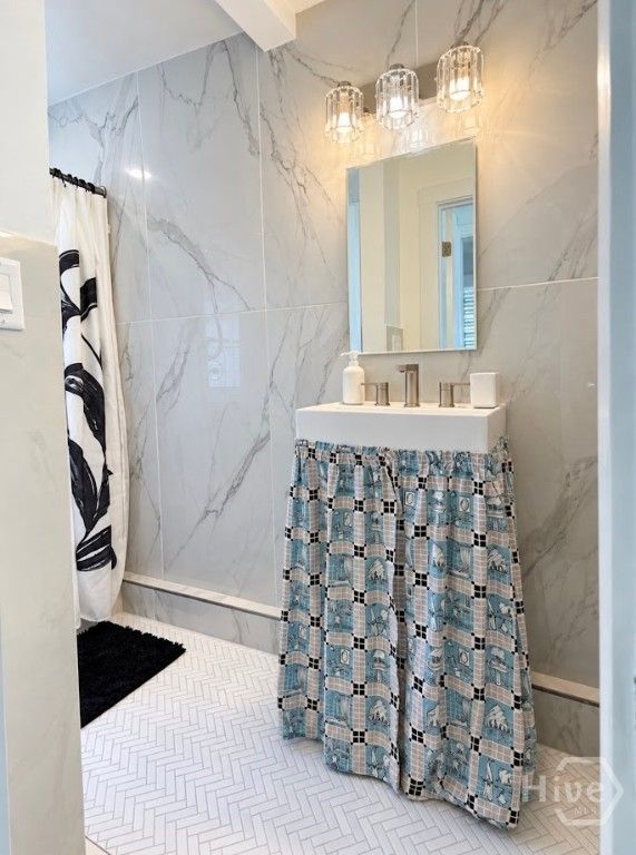 Image 17 of property listing at 405 Washington Avenue, Savannah, GA 31405
