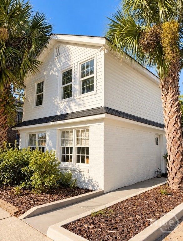 Image 2 of property listing at 405 Washington Avenue, Savannah, GA 31405