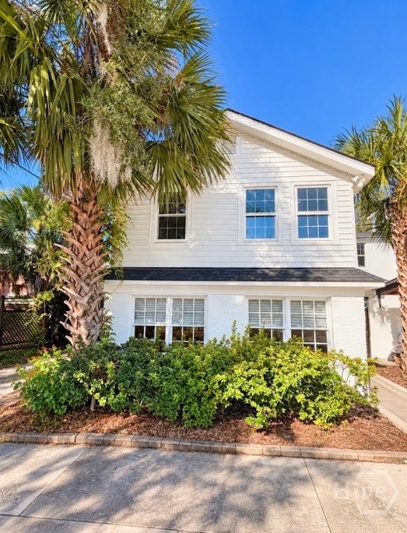 Image 3 of property listing at 405 Washington Avenue, Savannah, GA 31405