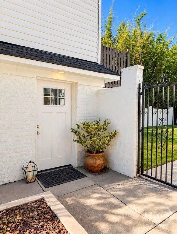 Image 4 of property listing at 405 Washington Avenue, Savannah, GA 31405