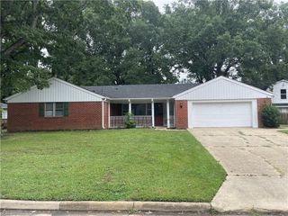 16 Ridgewood PW, Newport News, VA 23608