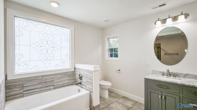 215 Turnbrook Drive SW, Huntsville, AL 35824