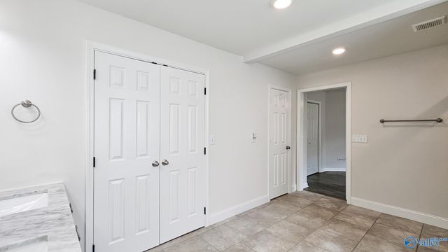 215 Turnbrook Drive SW, Huntsville, AL 35824