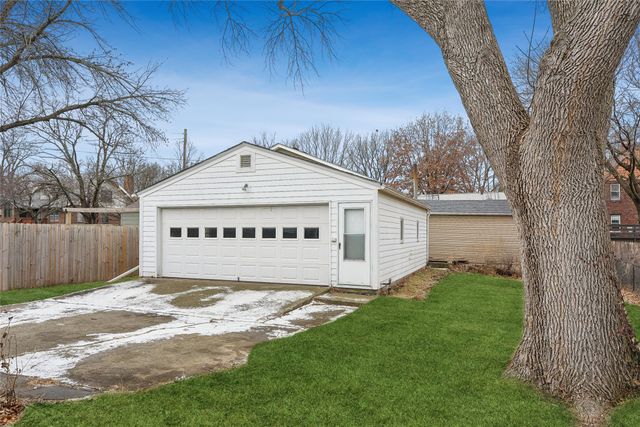 1604 45th Street, Des Moines, IA 50310