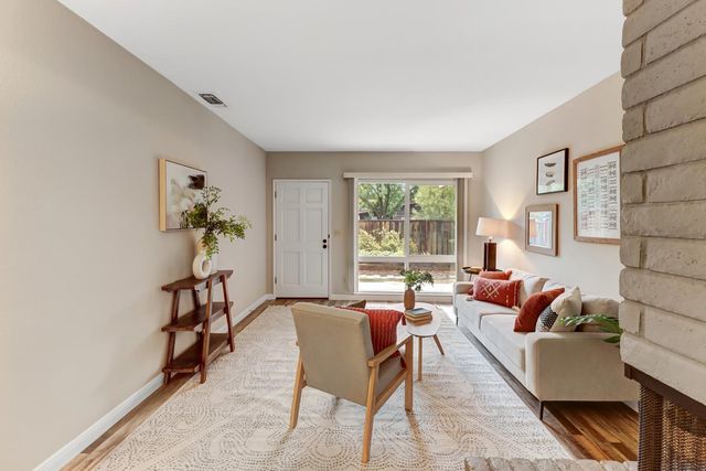 2317 E 8th St, Davis, CA 95618