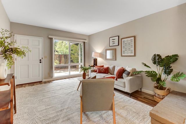 2317 E 8th St, Davis, CA 95618