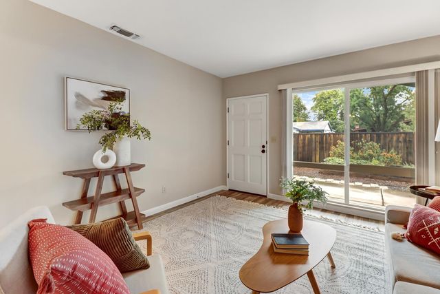 2317 E 8th St, Davis, CA 95618