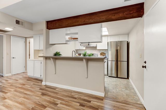 2317 E 8th St, Davis, CA 95618