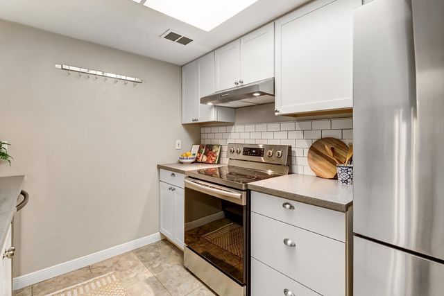 2317 E 8th St, Davis, CA 95618