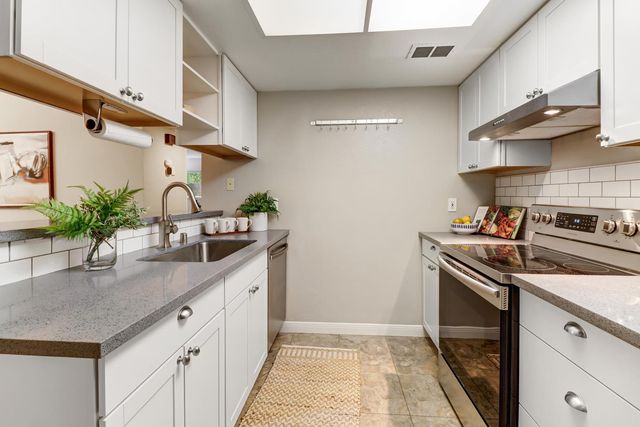 2317 E 8th St, Davis, CA 95618