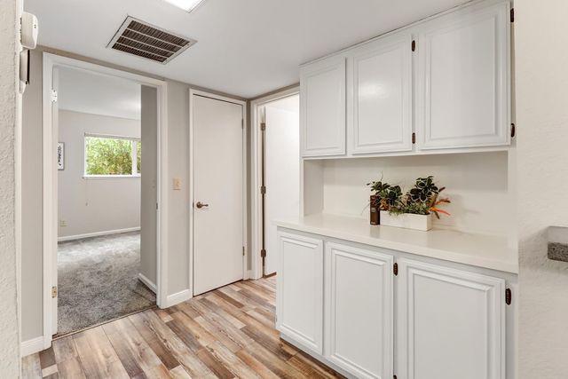 2317 E 8th St, Davis, CA 95618