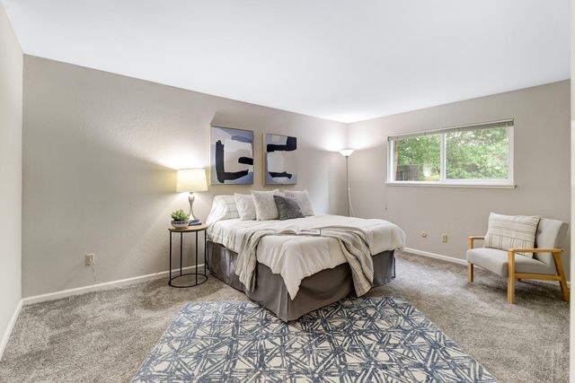 2317 E 8th St, Davis, CA 95618