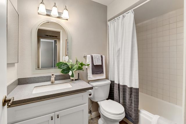 2317 E 8th St, Davis, CA 95618