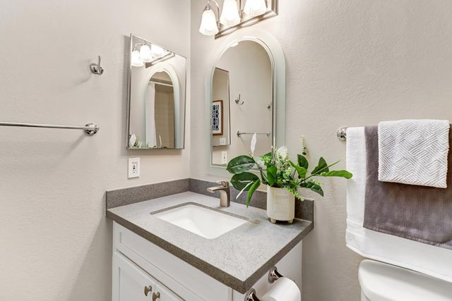 2317 E 8th St, Davis, CA 95618