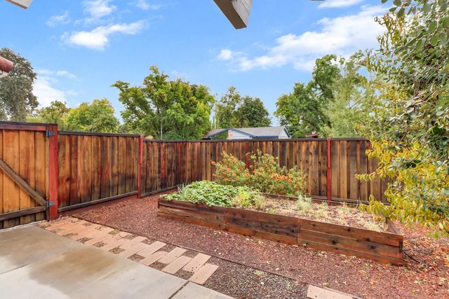 2317 E 8th St, Davis, CA 95618