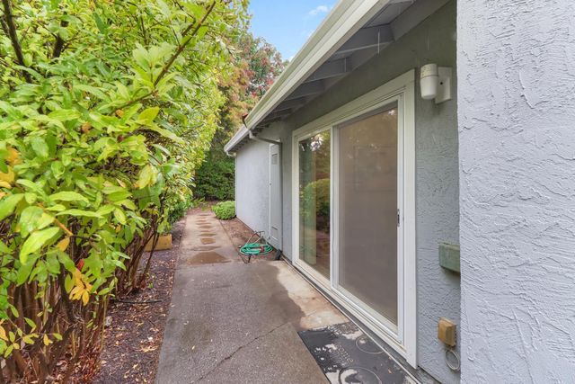 2317 E 8th St, Davis, CA 95618