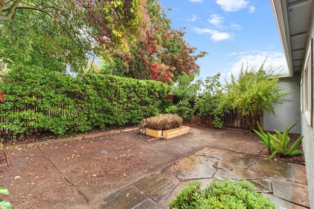 2317 E 8th St, Davis, CA 95618