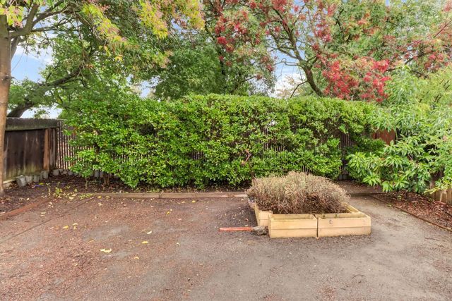 2317 E 8th St, Davis, CA 95618