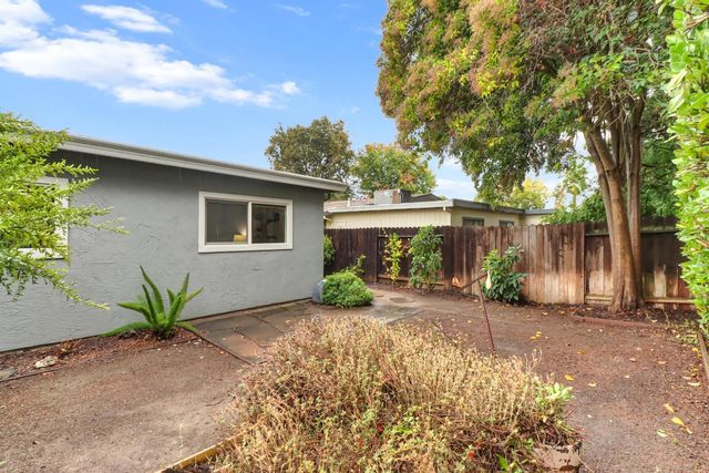 2317 E 8th St, Davis, CA 95618