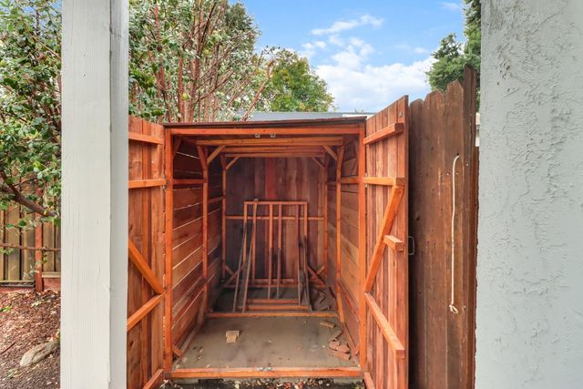 2317 E 8th St, Davis, CA 95618