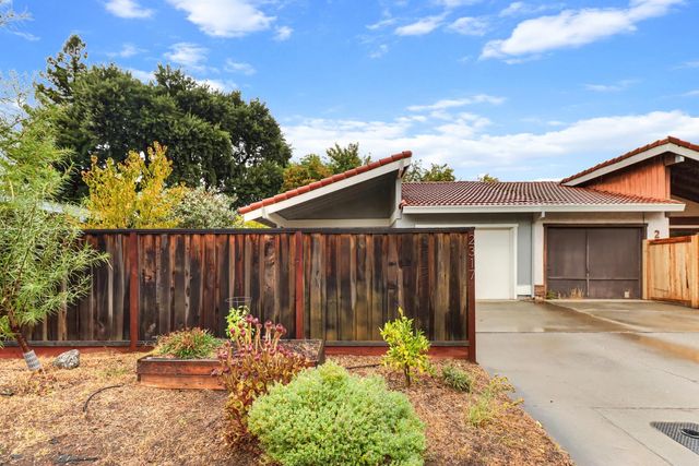 2317 E 8th St, Davis, CA 95618