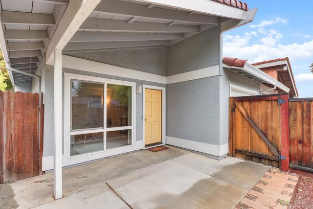 2317 E 8th St, Davis, CA 95618