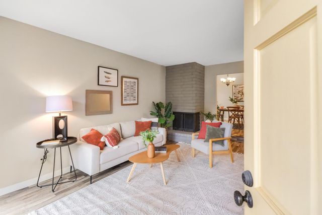 2317 E 8th St, Davis, CA 95618