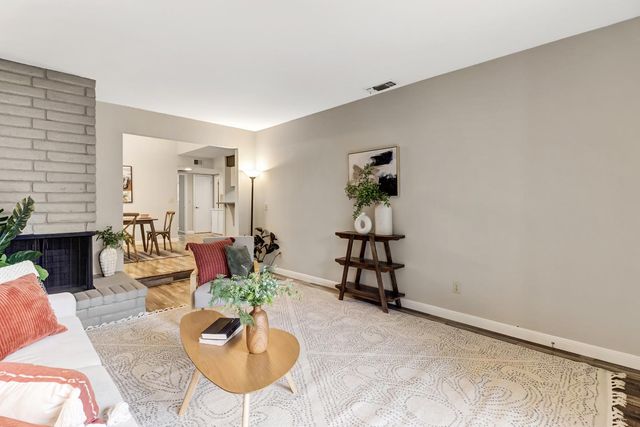 2317 E 8th St, Davis, CA 95618