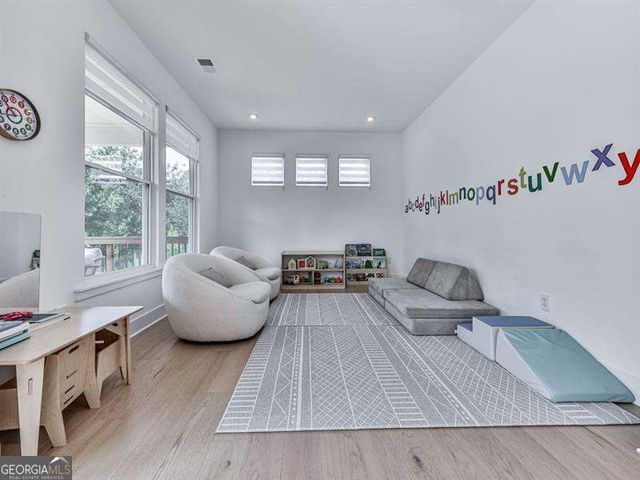 194 Greenbrier Way, Canton, GA 30114