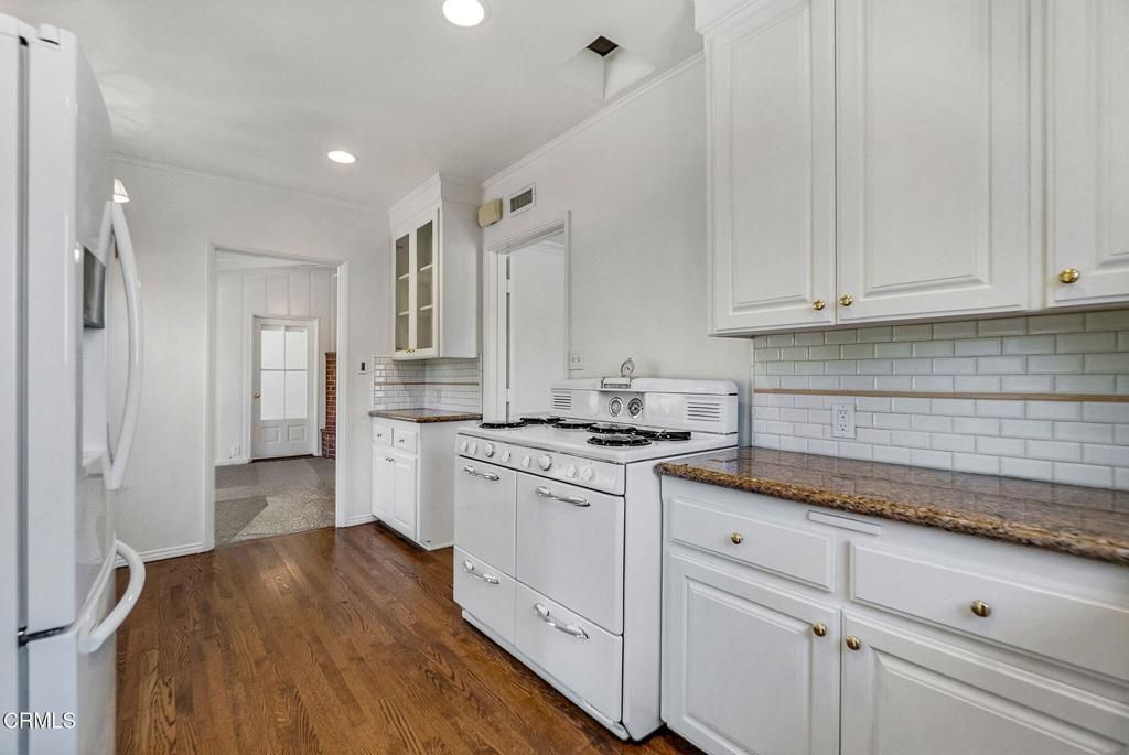 Image 27 of property listing at 2810 Somerset Place, San Marino, CA 91108
