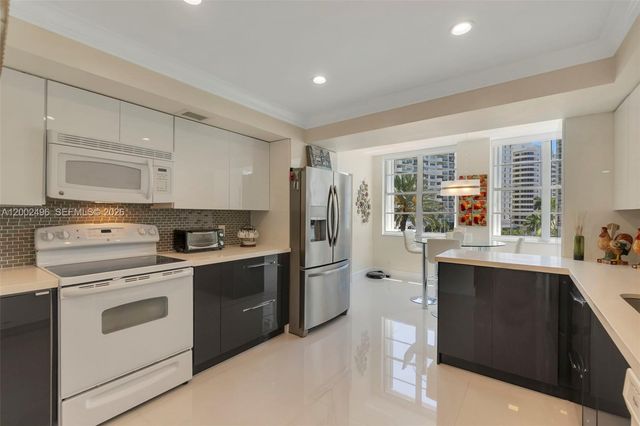 5660 Collins Ave 4B, Miami Beach, FL 33140