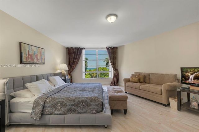 5660 Collins Ave 4B, Miami Beach, FL 33140
